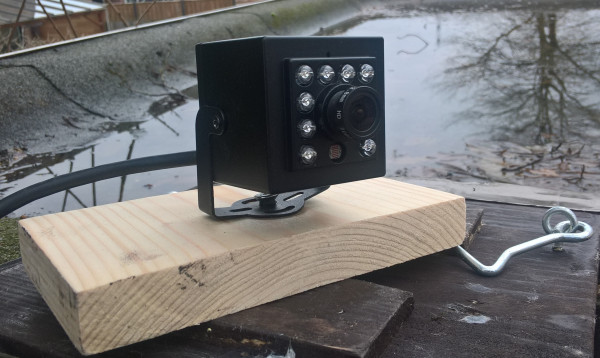 Mini camera met nachtzicht in nestkast