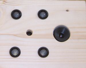 houten plank met camera, leds en microfoon